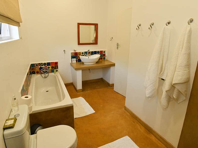 phezulu lodge bathroom