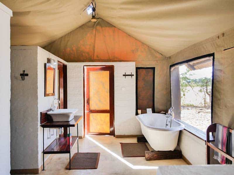 the hide safari camp bathroom