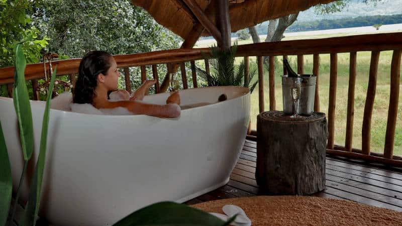 mana pools safari lodge bath